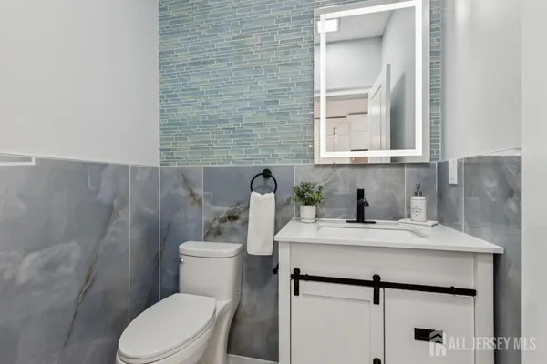 $1,150,000 | 239 Suttons Lane, Edison, NJ 08817