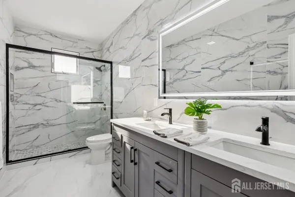 $1,150,000 | 239 Suttons Lane, Edison, NJ 08817