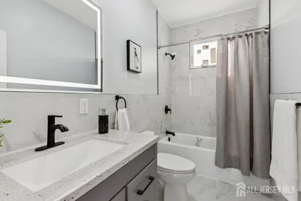 $1,150,000 | 239 Suttons Lane, Edison, NJ 08817