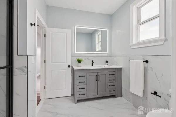 $1,150,000 | 239 Suttons Lane, Edison, NJ 08817