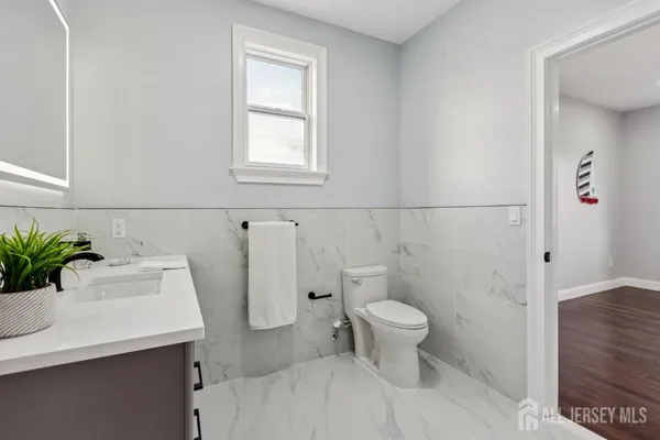 $1,150,000 | 239 Suttons Lane, Edison, NJ 08817