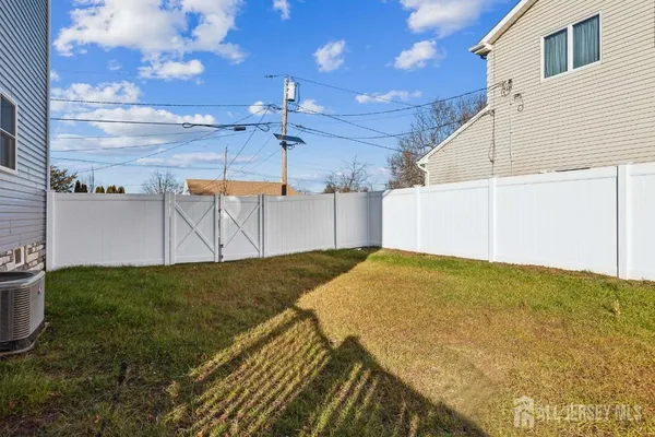 $1,150,000 | 239 Suttons Lane, Edison, NJ 08817