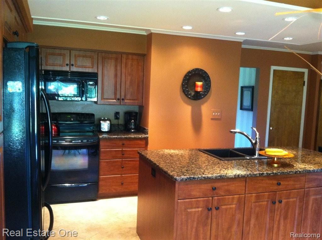 3110 East Maple Road Milford, MI 48381 - Photo 7 of 26 kitchen 2.jpeg