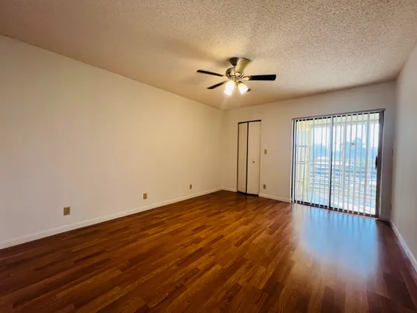 $1,550 | 3154 Via Poinciana, Unit 214, Lake Worth, FL 33467