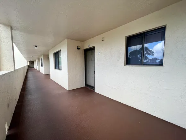 $1,550 | 3154 Via Poinciana, Unit 214, Lake Worth, FL 33467