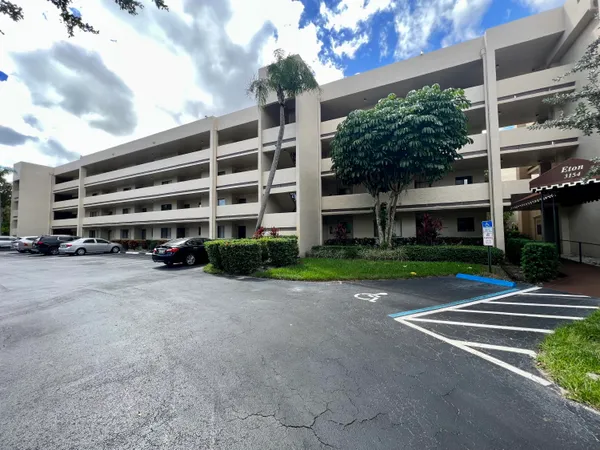 $1,550 | 3154 Via Poinciana, Unit 214, Lake Worth, FL 33467