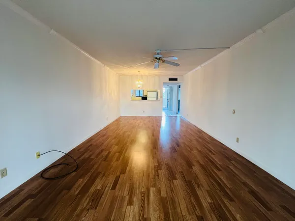 $1,550 | 3154 Via Poinciana, Unit 214, Lake Worth, FL 33467