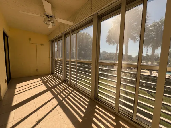 $1,550 | 3154 Via Poinciana, Unit 214, Lake Worth, FL 33467