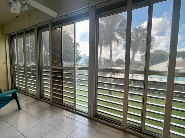 $1,550 | 3154 Via Poinciana, Unit 214, Lake Worth, FL 33467