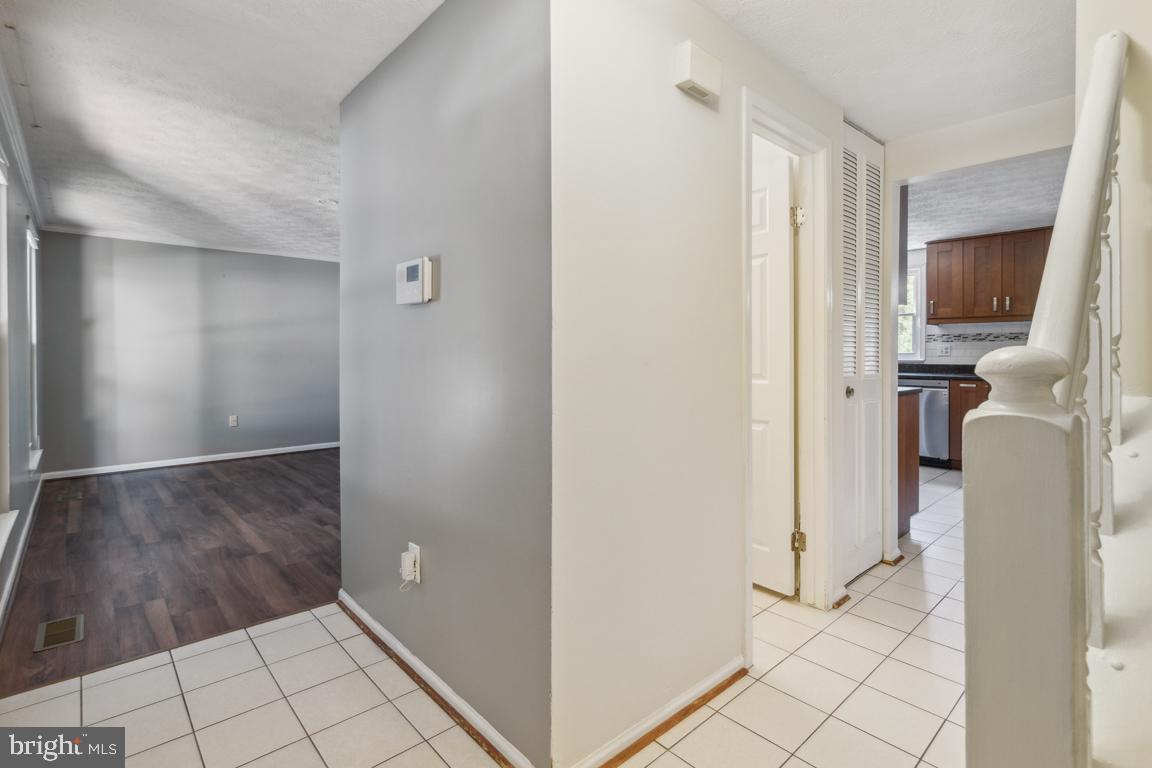 8032 Red Jacket Way Jessup, MD 20794 - Photo 3 of 40