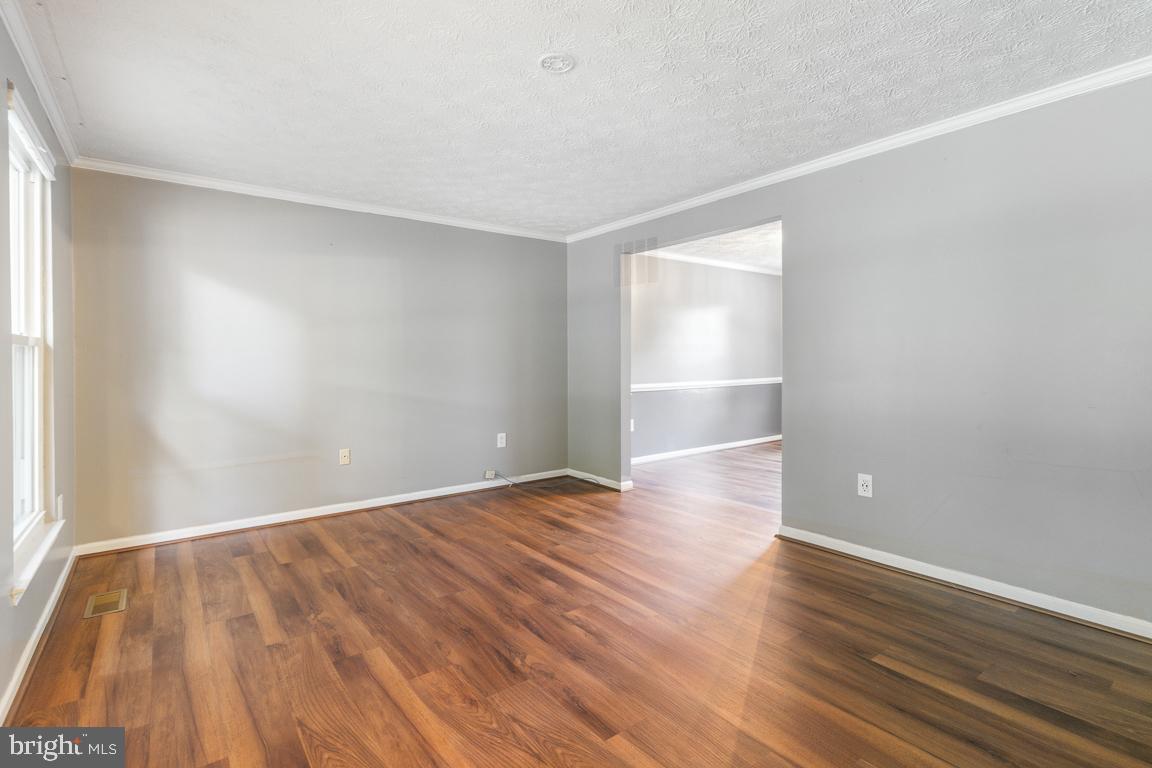 8032 Red Jacket Way Jessup, MD 20794 - Photo 4 of 40