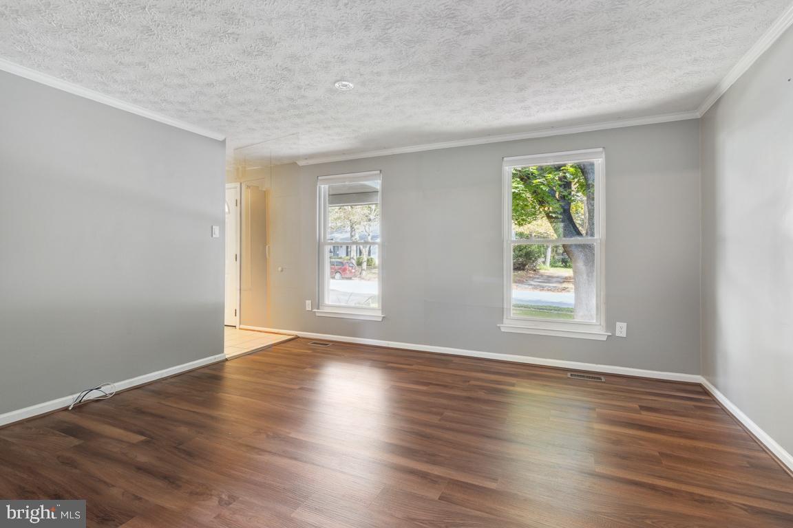 8032 Red Jacket Way Jessup, MD 20794 - Photo 5 of 40