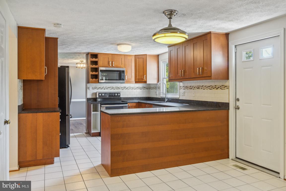 8032 Red Jacket Way Jessup, MD 20794 - Photo 8 of 40