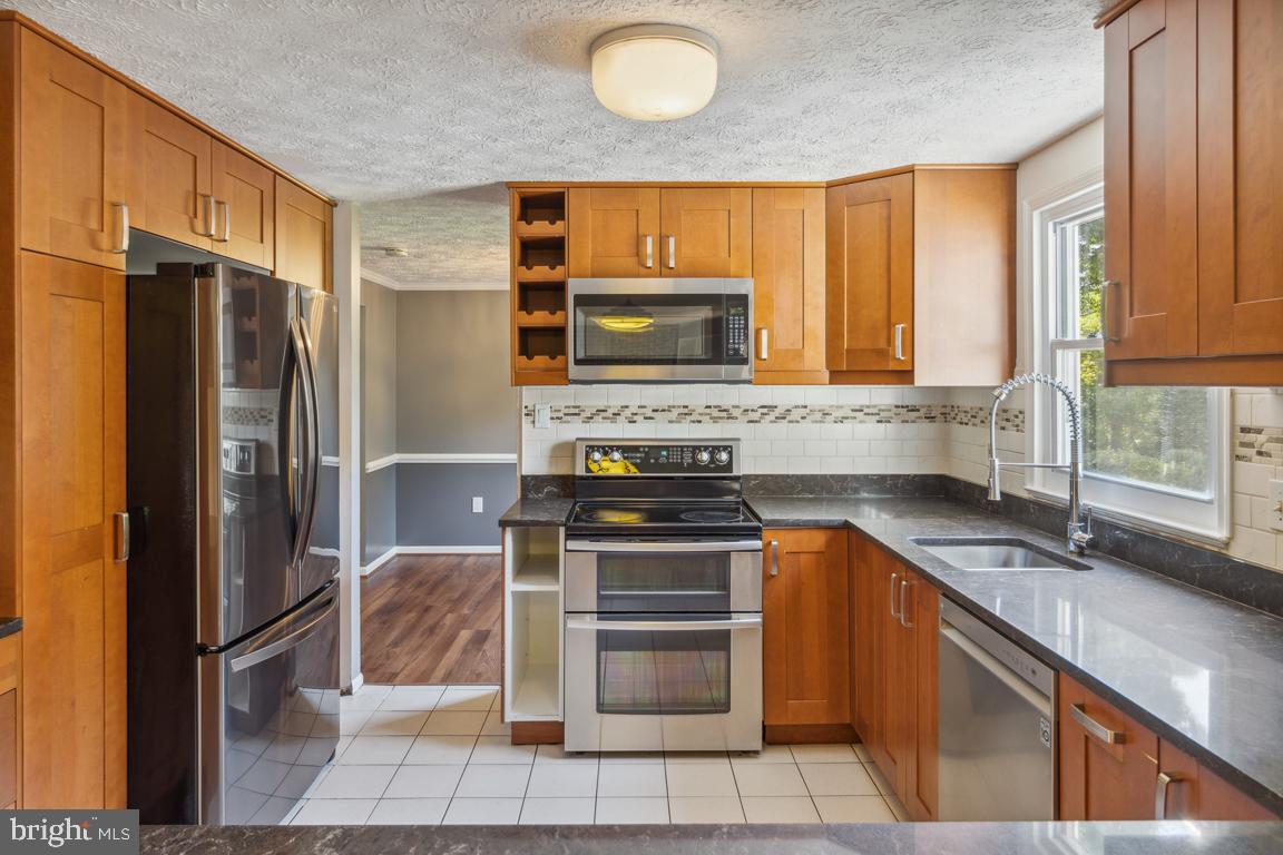 8032 Red Jacket Way Jessup, MD 20794 - Photo 9 of 40