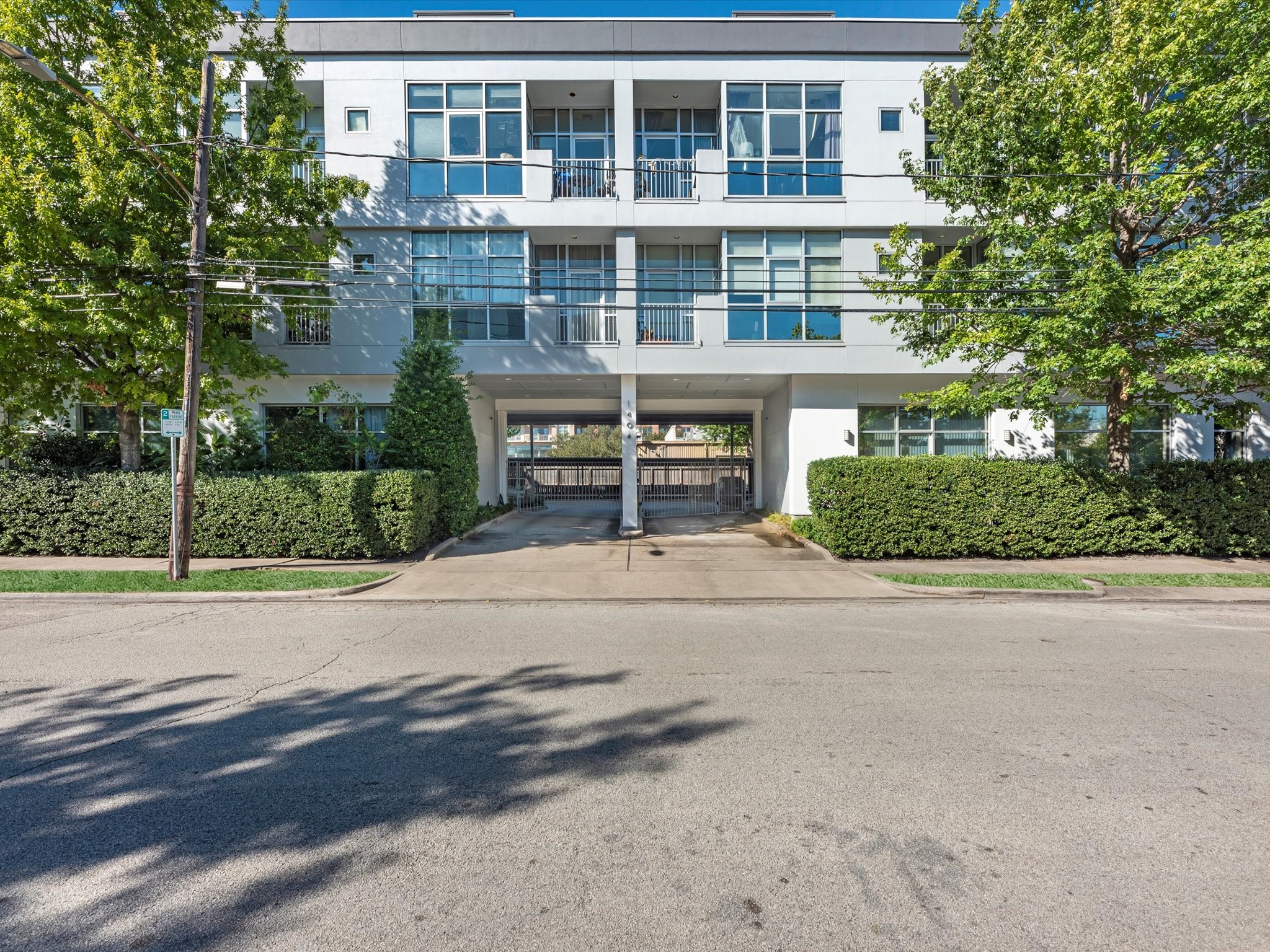 1406 Columbus Street, Unit 303 Houston, TX 77019 - Photo 2 of 17