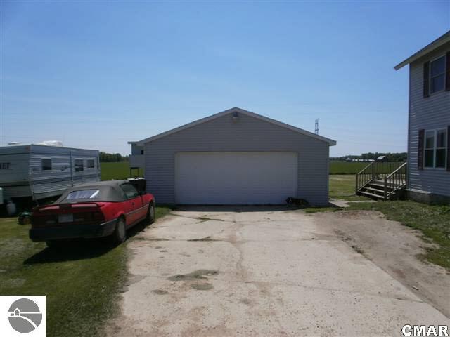 10581 West Nelson Road Carson City, MI 48811 - Photo 3 of 25 1768761-2.JPG