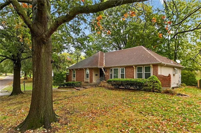 $269,000 | 3601 South Delaware Avenue, Independence, MO 64055