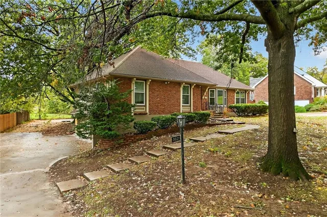 $269,000 | 3601 South Delaware Avenue, Independence, MO 64055