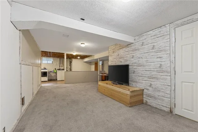 $269,000 | 3601 South Delaware Avenue, Independence, MO 64055