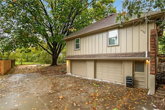 $269,000 | 3601 South Delaware Avenue, Independence, MO 64055