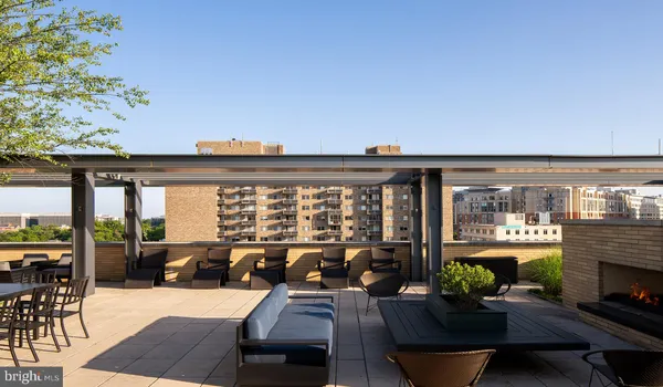 $2,404 | 8300 Wisconsin Avenue, Unit 1B1918, Bethesda, MD 20814