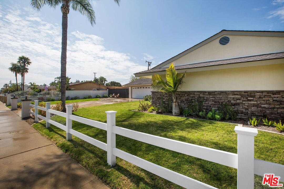 12651 Dunas Road Santa Ana, CA 92705 - Photo 4 of 34 Gallery Image 4