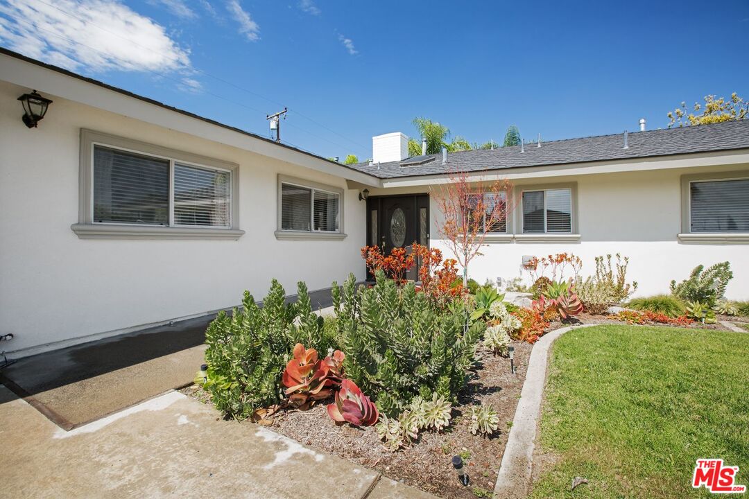 12651 Dunas Road Santa Ana, CA 92705 - Photo 5 of 34 Gallery Image 5