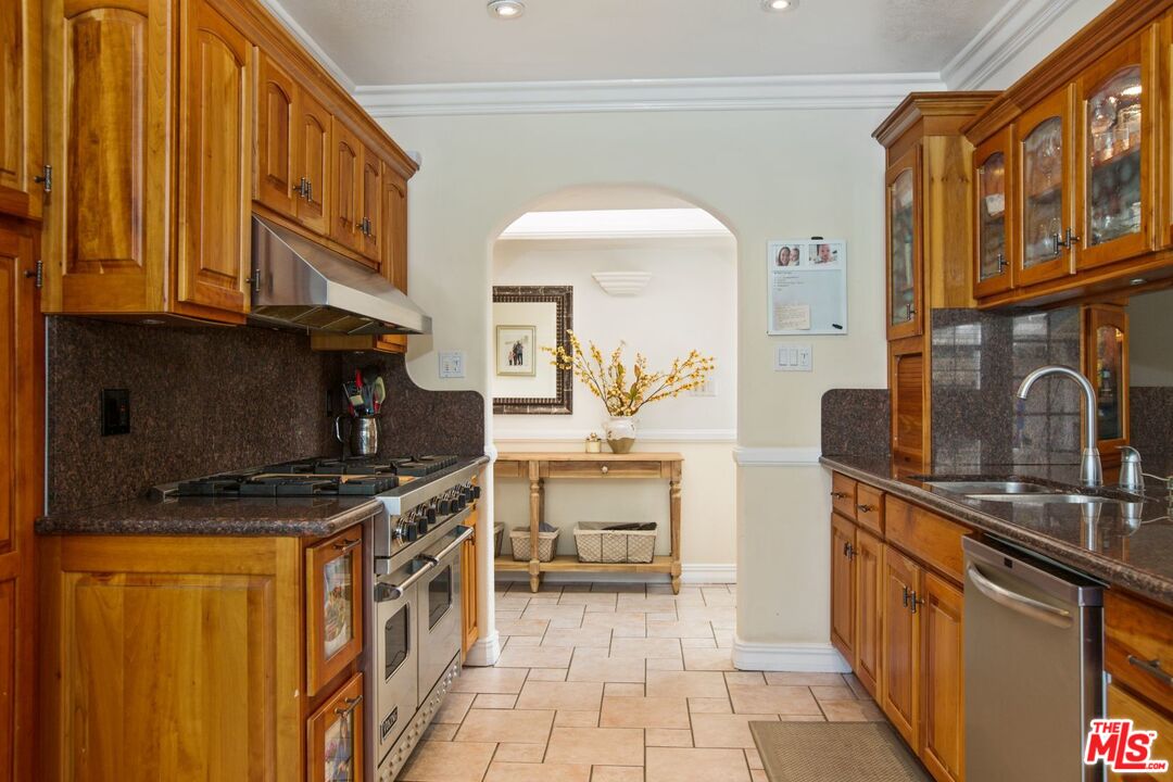 12651 Dunas Road Santa Ana, CA 92705 - Photo 8 of 34 Gallery Image 8
