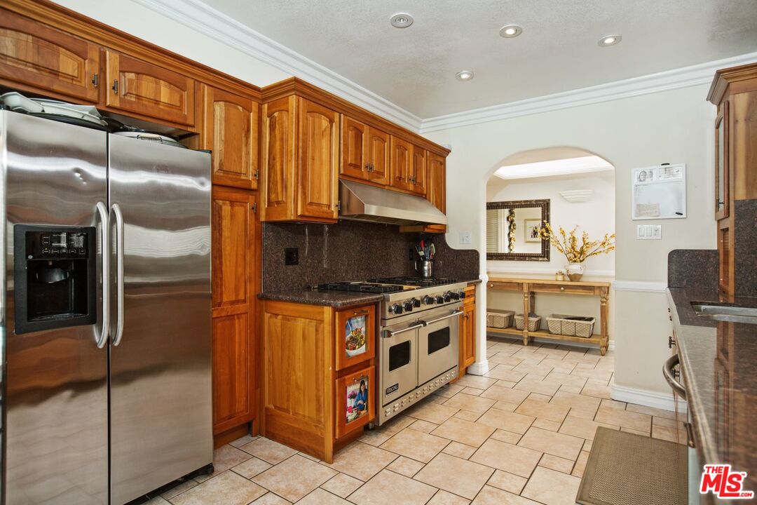 12651 Dunas Road Santa Ana, CA 92705 - Photo 9 of 34 Gallery Image 9