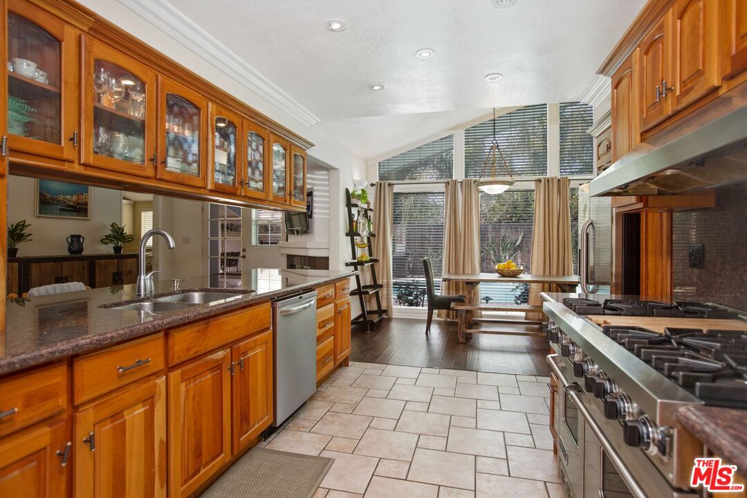 12651 Dunas Road Santa Ana, CA 92705 - Photo 10 of 34 Gallery Image 10