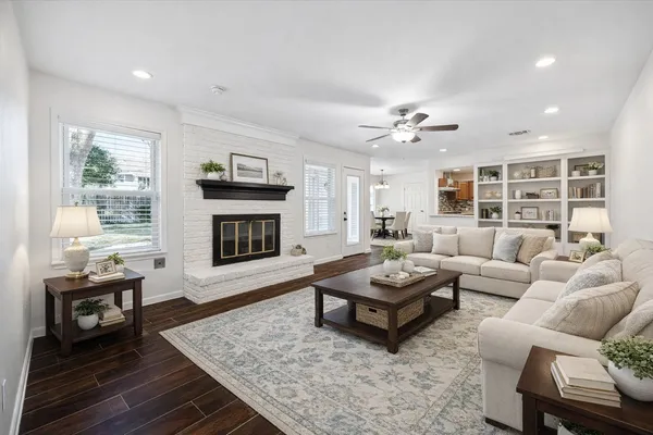 $575,000 | 727 Langwood Drive, Houston, TX 77079