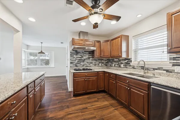 $575,000 | 727 Langwood Drive, Houston, TX 77079