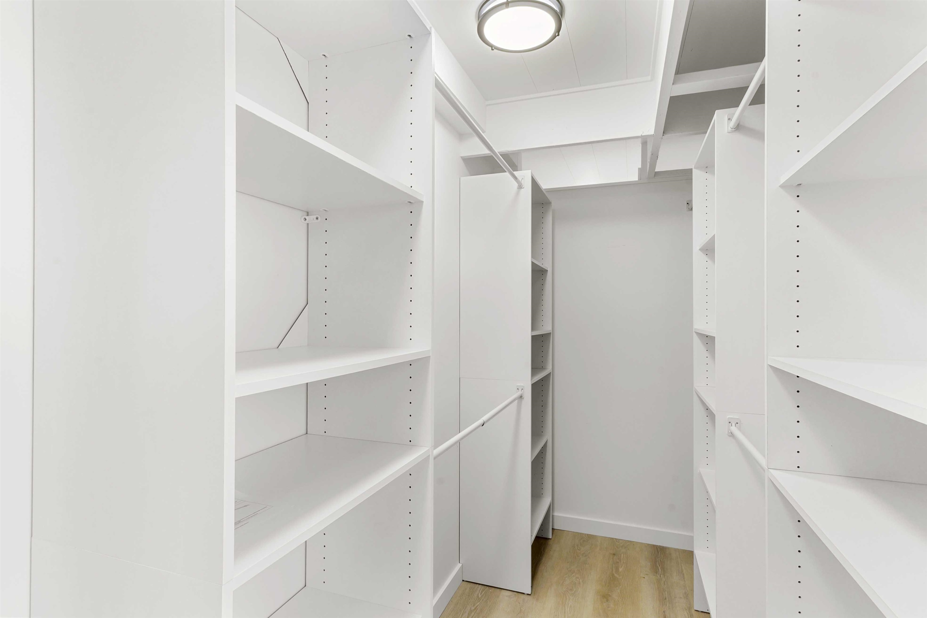 85 Honokaupu Place Haiku, HI 96708 - Photo 20 of 26 a view of an empty walk in closet