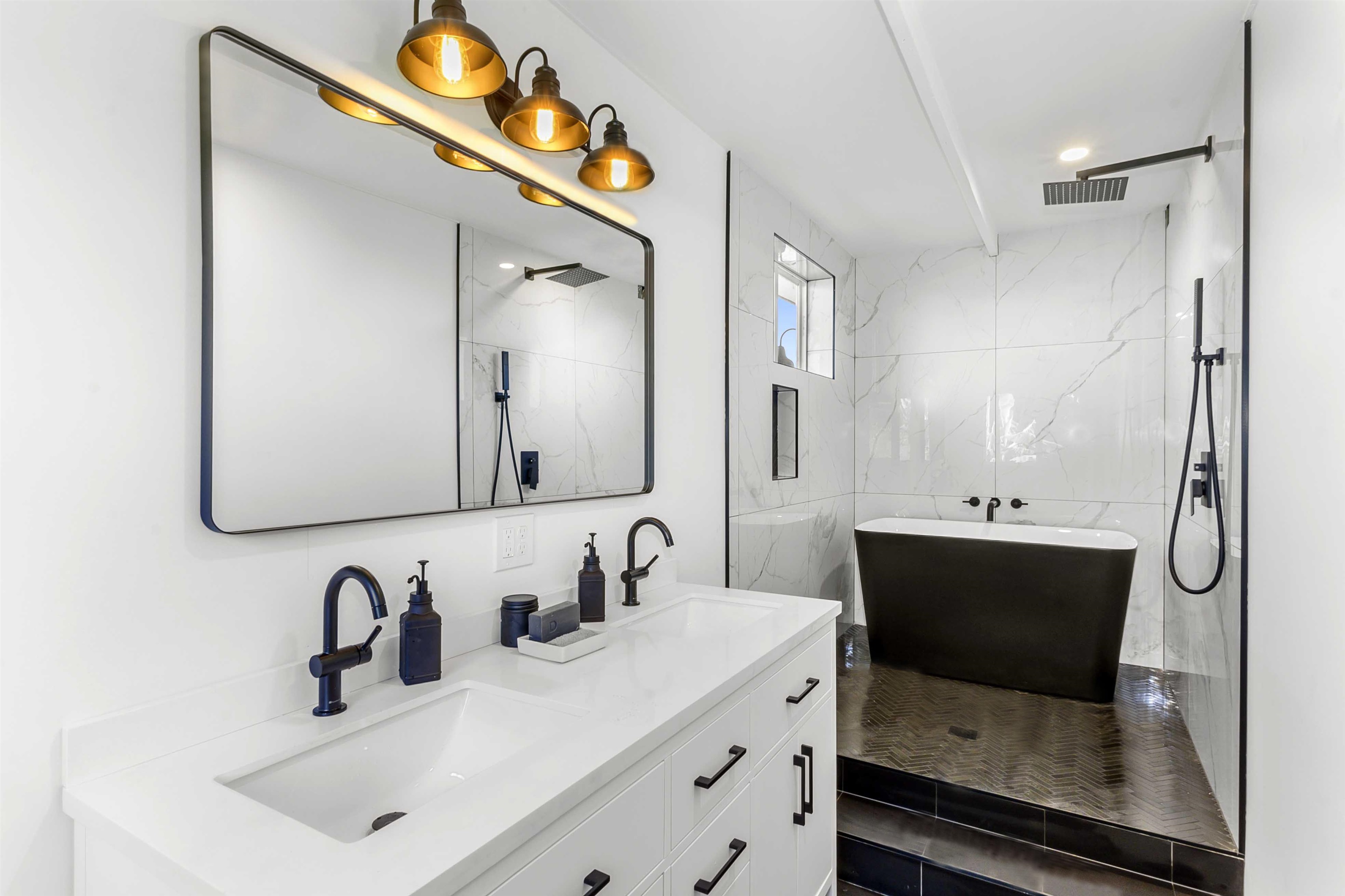 85 Honokaupu Place Haiku, HI 96708 - Photo 21 of 26 a bathroom with a sink and a mirror