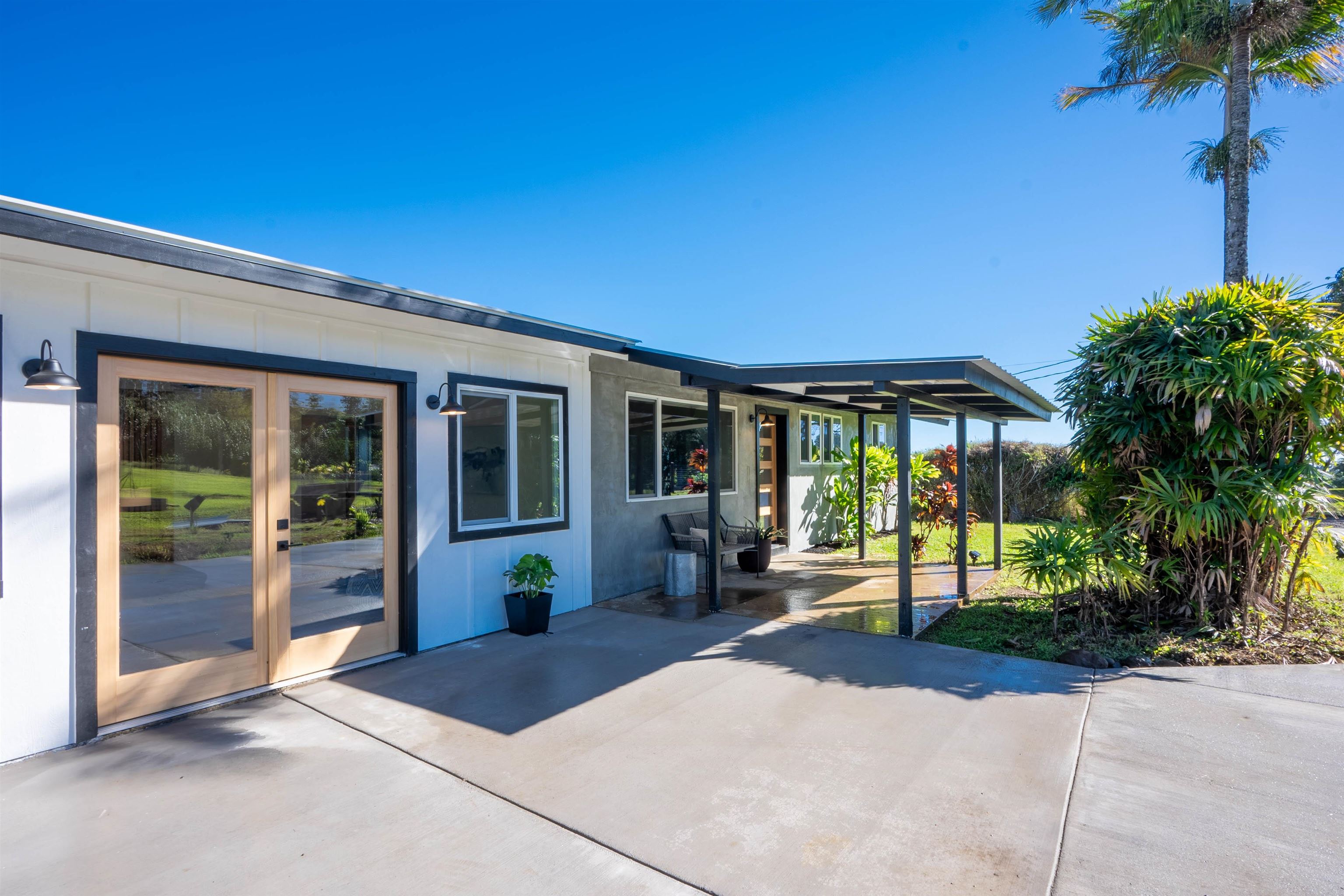 85 Honokaupu Place Haiku, HI 96708 - Photo 5 of 26 a house view with a garden space