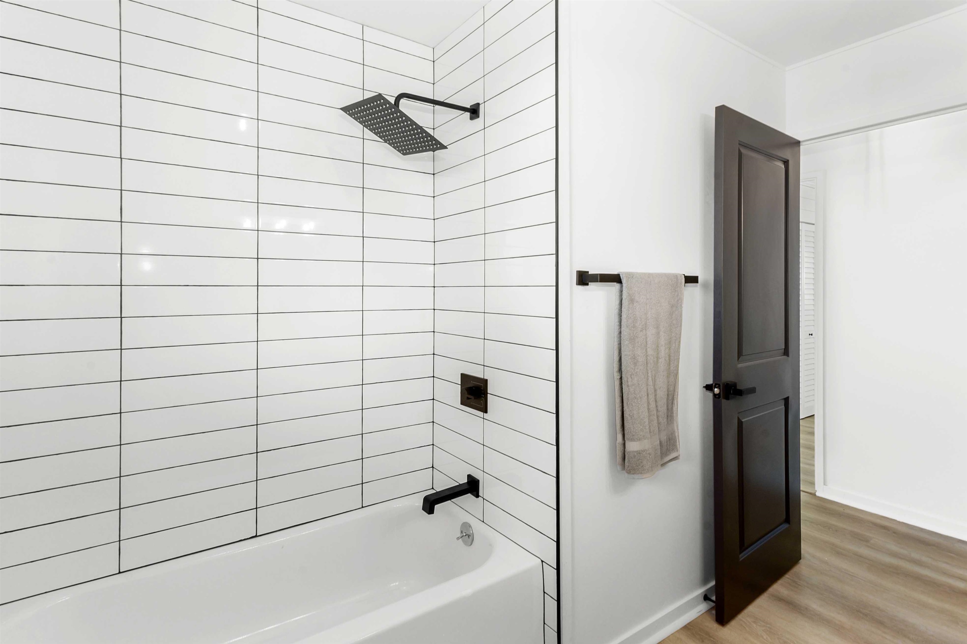 85 Honokaupu Place Haiku, HI 96708 - Photo 10 of 26 a bathroom with a shower and a bathtub