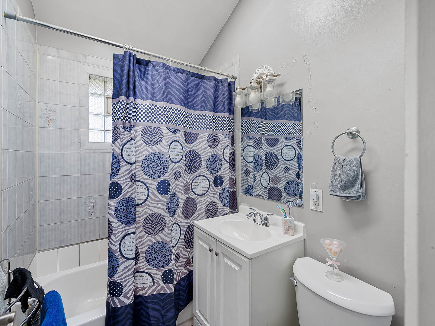 17057 Park Avenue Lansing, IL 60438 - Photo 14 of 17 a bathroom with a sink toilet and shower
