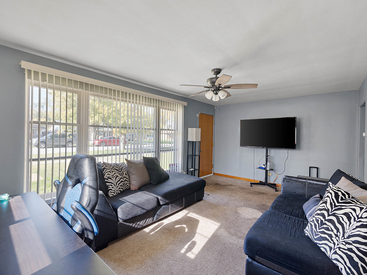 17057 Park Avenue Lansing, IL 60438 - Photo 3 of 17 a living room with furniture and a flat screen tv