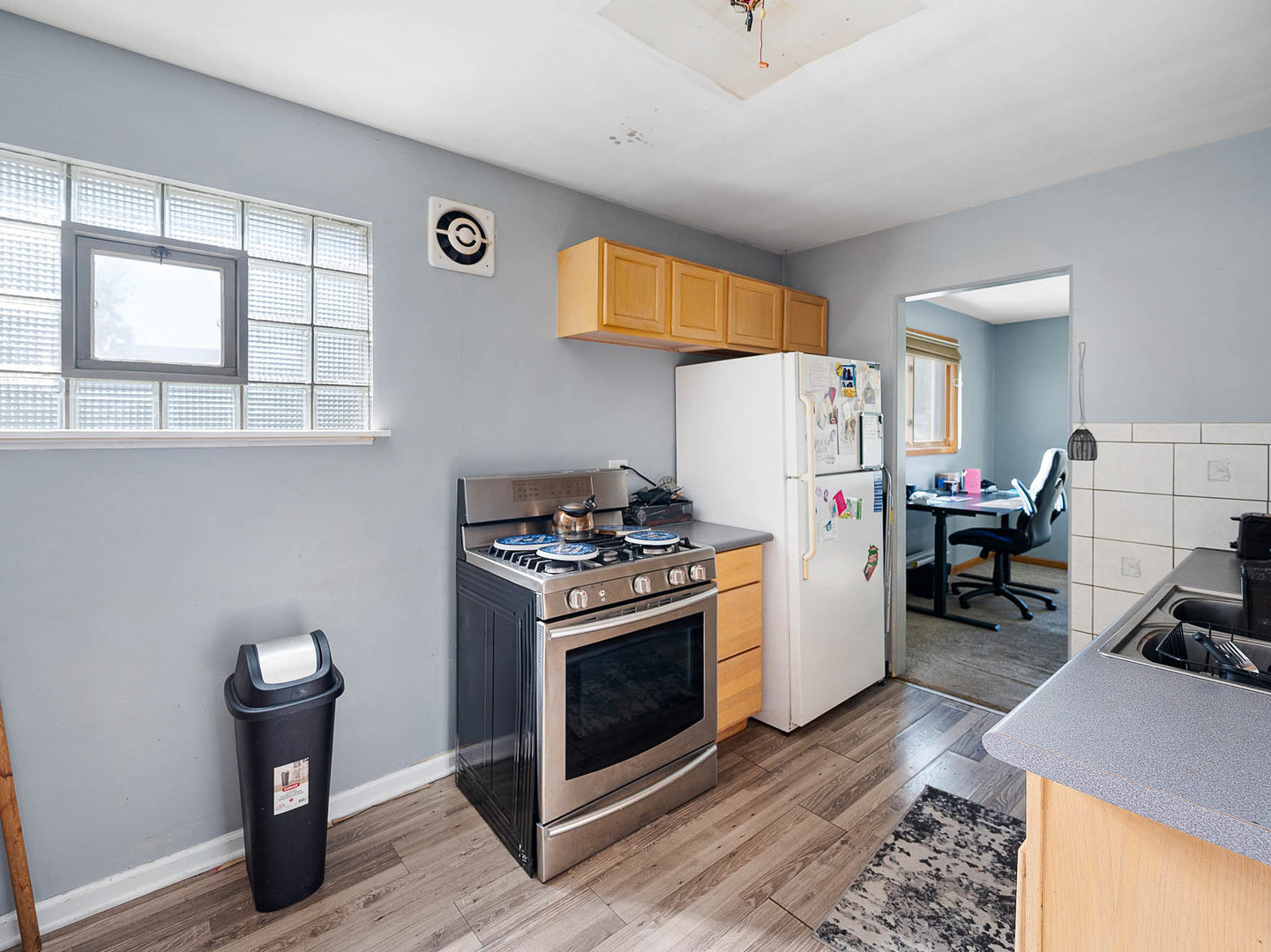 17057 Park Avenue Lansing, IL 60438 - Photo 5 of 17 a kitchen with a stove and a refrigerator