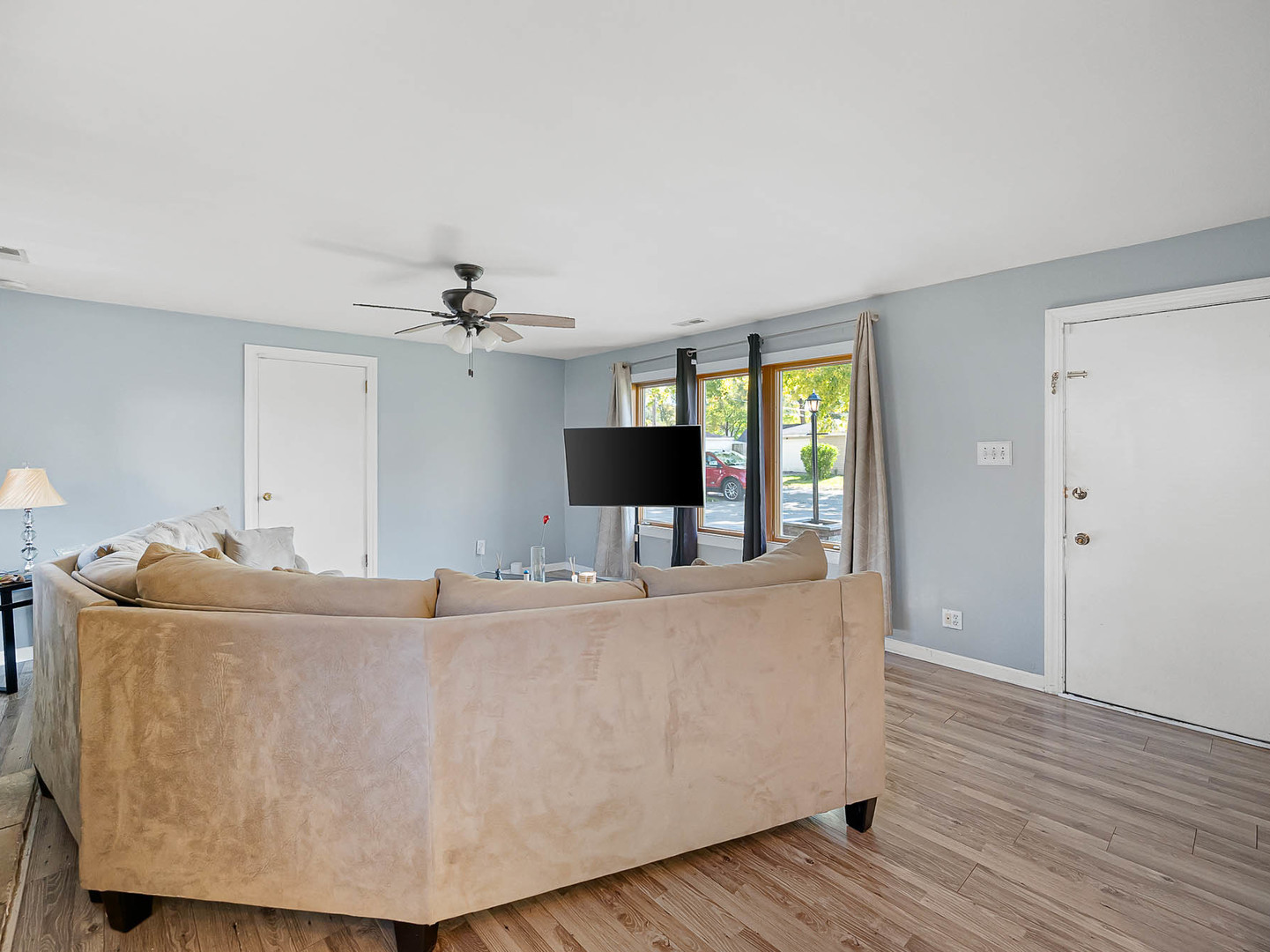 17057 Park Avenue Lansing, IL 60438 - Photo 9 of 17 a living room with furniture and a flat screen tv