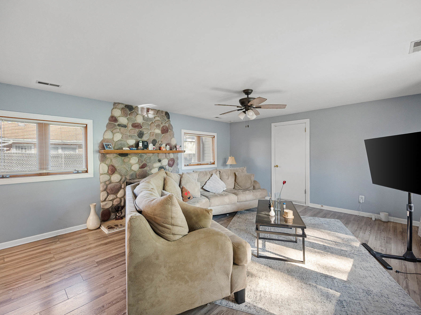 17057 Park Avenue Lansing, IL 60438 - Photo 10 of 17 a living room with furniture and a flat screen tv