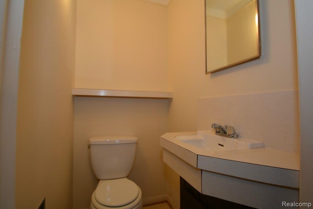 335 Coats Road Lake Orion, MI 48362 - Photo 36 of 48 335 Coats Rd Lake Orion (74).jpg