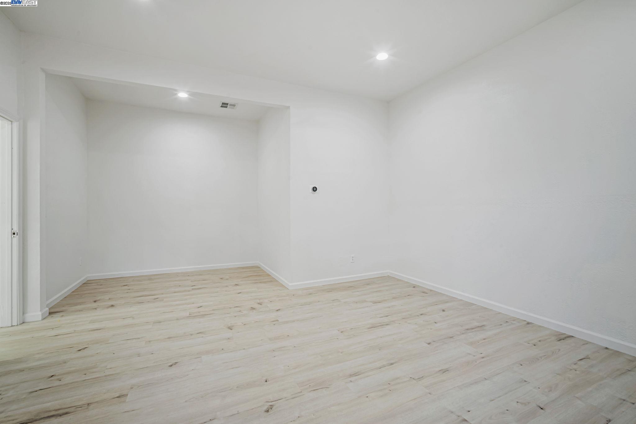 3920 Gravenstein Highway South Sebastopol, CA 95472 - Photo 22 of 48 a view of an empty room