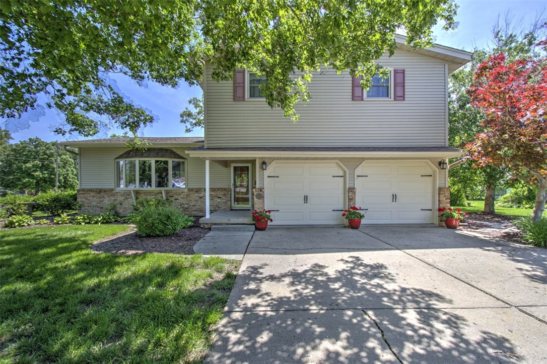 3012 Crestwood Drive Decatur, IL 62521 - Photo 1 of 36