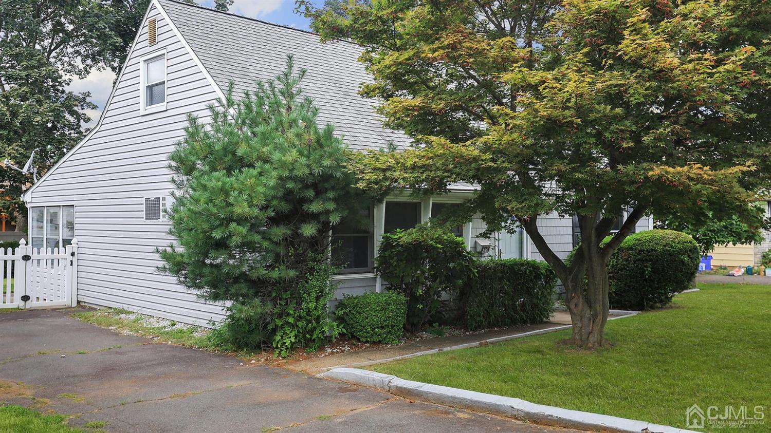 379 Dukes Road Colonia, NJ 07067 - Photo 3 of 20 Gallery Image 3