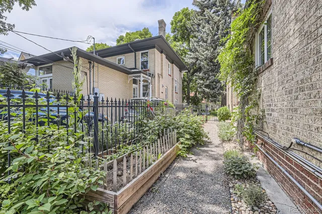a view of a house with a yard and plants