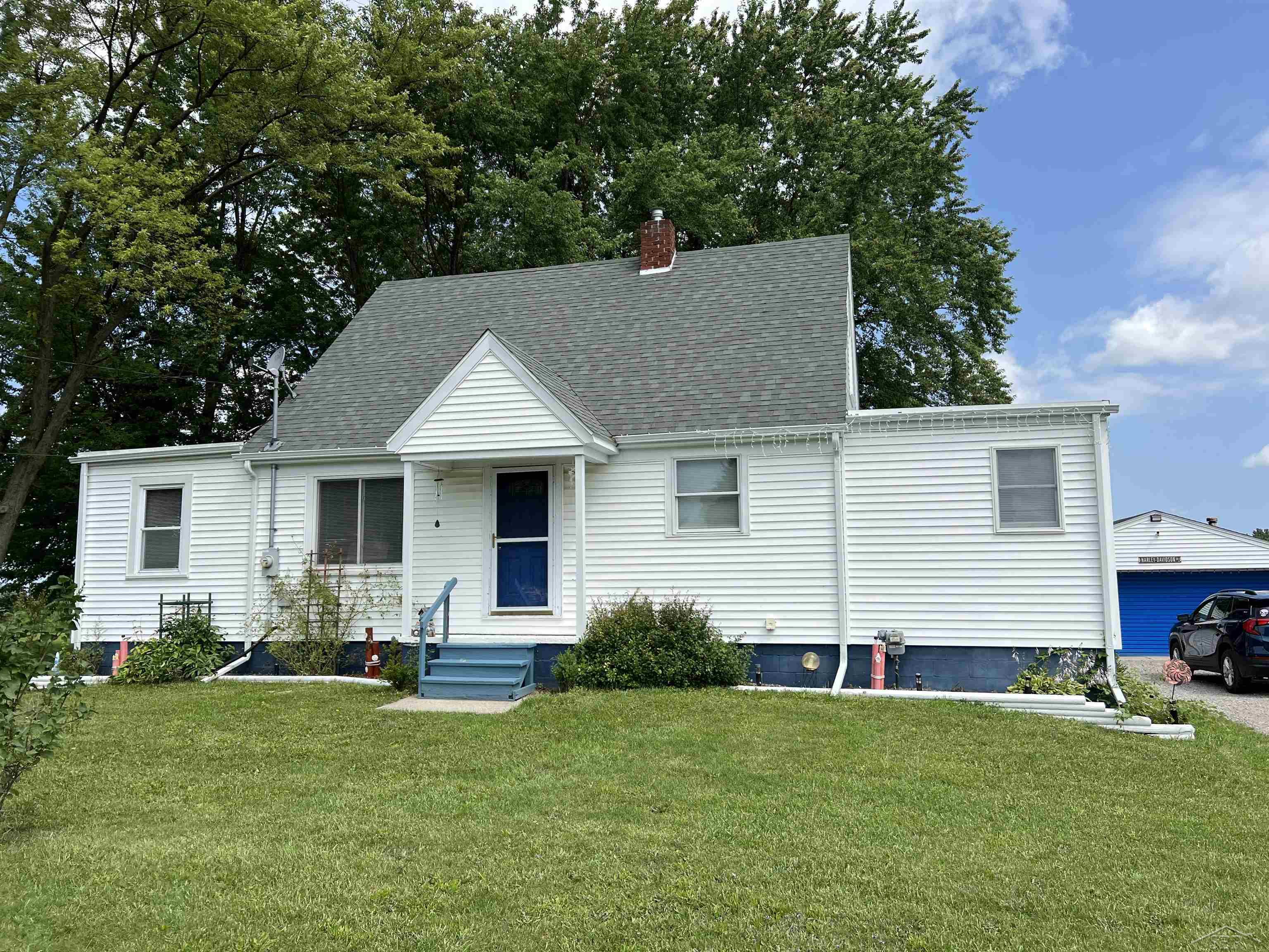 5345 King Road Bridgeport, MI 48722 - Photo 1 of 11
