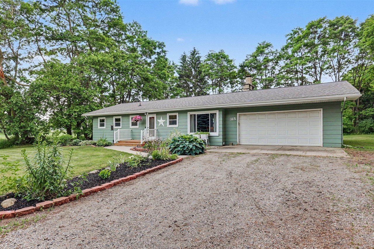 315 West Tuttle Road Ionia, MI 48846 - Photo 1 of 16