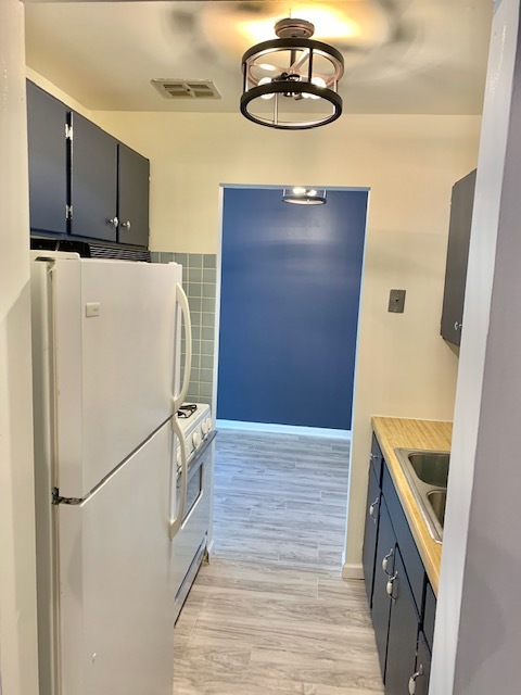 879 Trace Drive, Unit 202 Buffalo Grove, IL 60089 - Photo 8 of 18 a kitchen with stainless steel appliances a refrigerator and a stove