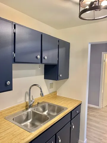 a close view of sink and tap